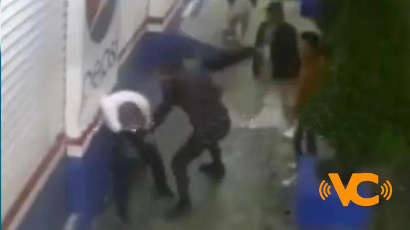 Captan a sujeto golpeando a mujer con vestido de novia en Nezahualcóyotl Captan a sujeto golpeando a mujer con vestido de novia en Nezahualcóyotl