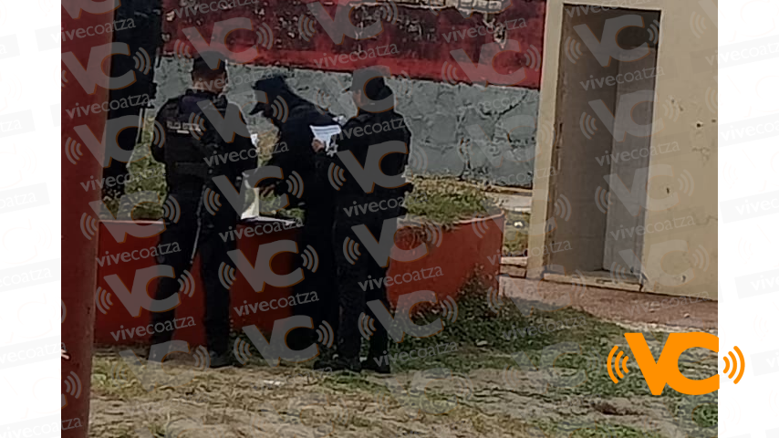 Jovencito decide escapar por la puerta falsa en el castillito del parque de playa sol en Coatzacoalcos