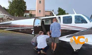 Piloto de avioneta encuentra víbora venenosa en su asiento y aterriza de emergencia Piloto de avioneta encuentra víbora venenosa en su asiento y aterriza de emergencia