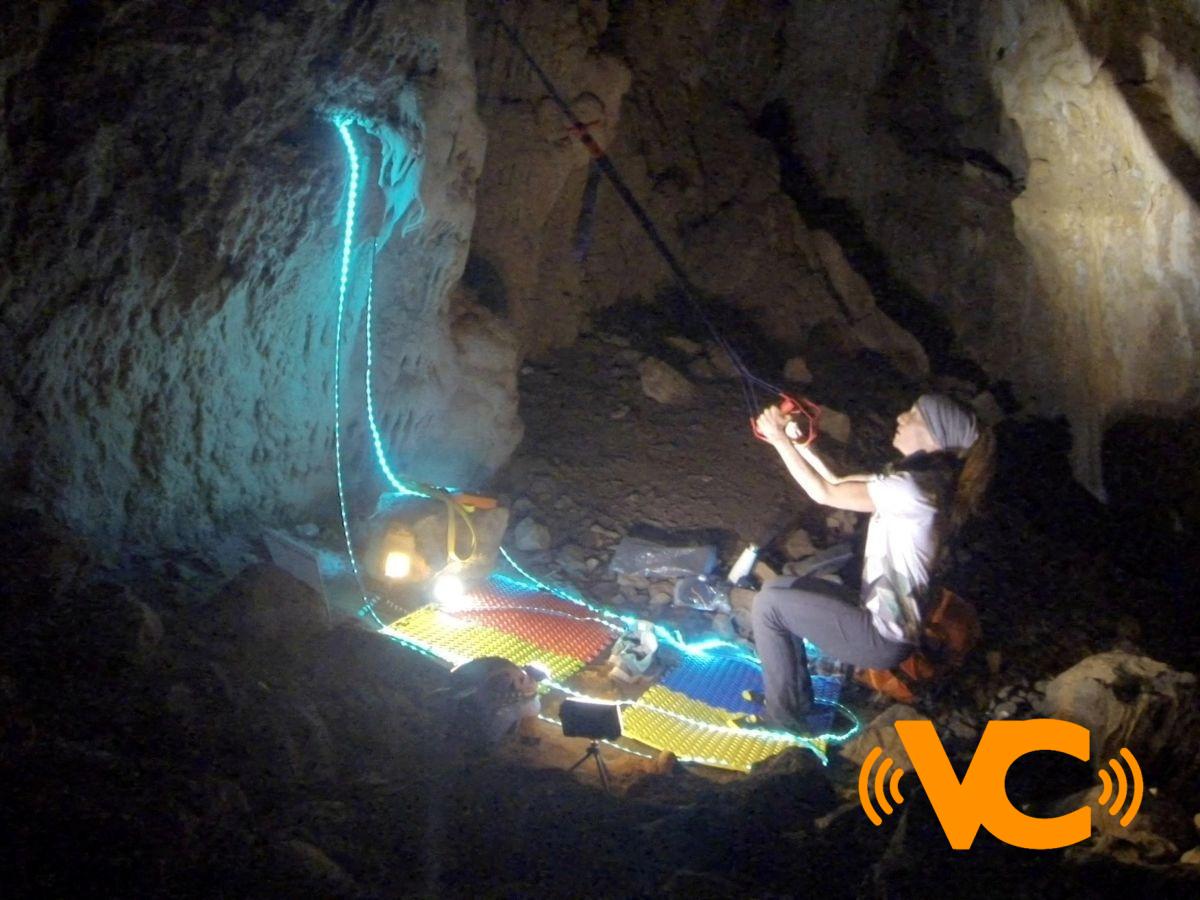 Española sale de cueva en la que estuvo aislada por 500 días