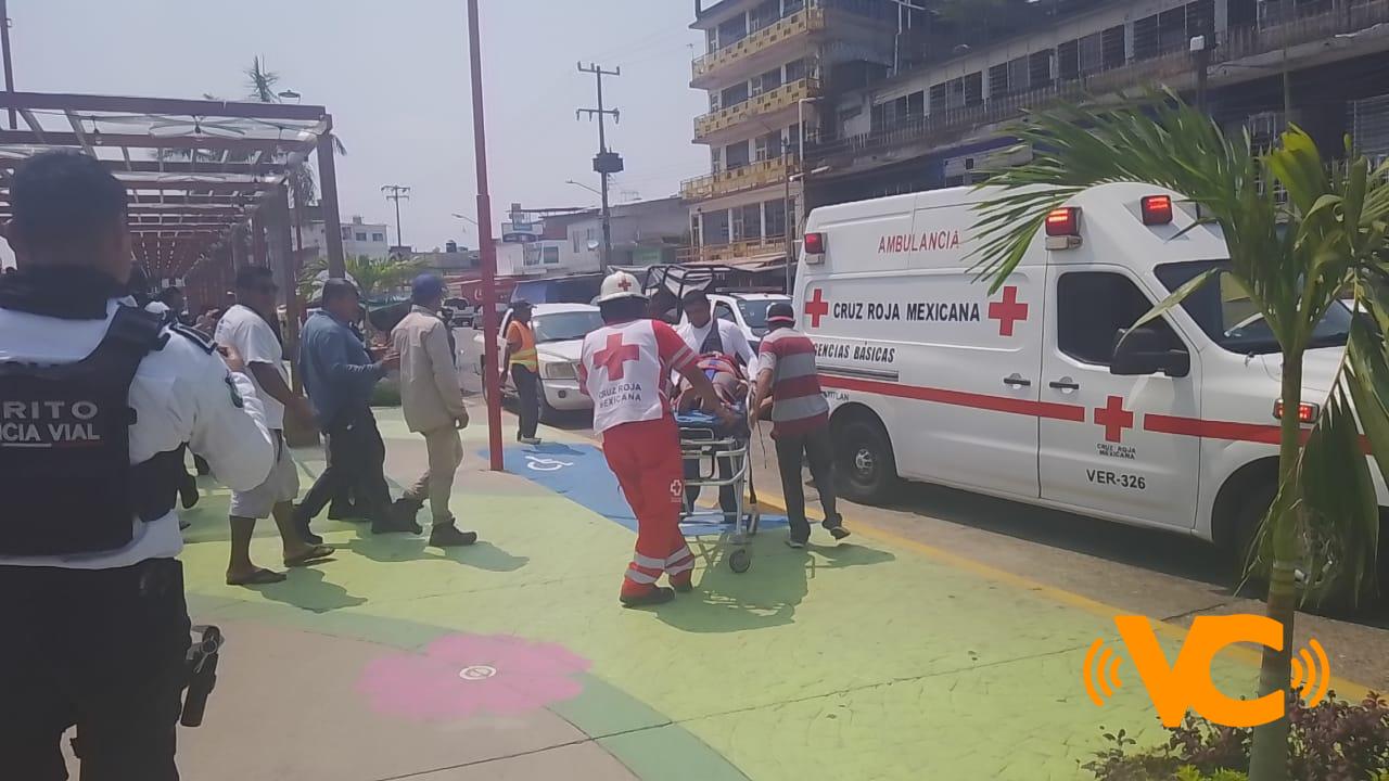 Una dama resultó herida al derrapar en moto en la zona rural de Minatitlán