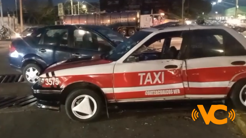 Tres vehículos colisionan en Coatzacoalcos dejando una persona lesionada y daños materiales Tres vehículos colisionan en Coatzacoalcos dejando una persona lesionada y daños materiales
