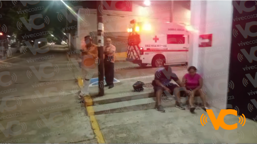 Accidente entre motocicleta y taxi en Coatzacoalcos deja heridos leves Accidente entre motocicleta y taxi en Coatzacoalcos deja heridos leves