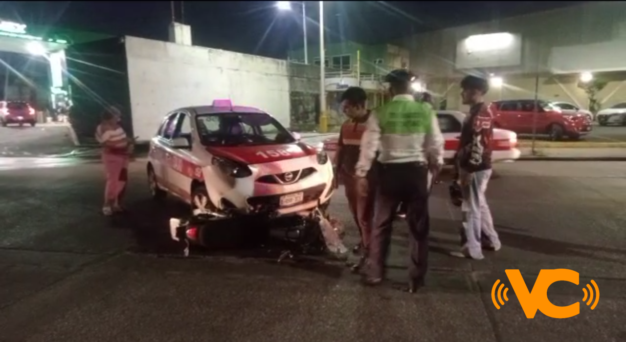 Accidente entre taxi y motocicleta en Coatzacoalcos deja un herido Accidente entre taxi y motocicleta en Coatzacoalcos deja un herido