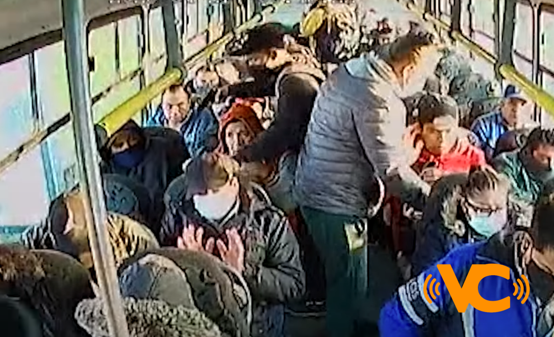 Asaltan a pasajeros de autobús en Toluca en menos de dos minutos Asaltan a pasajeros de autobús en Toluca en menos de dos minutos