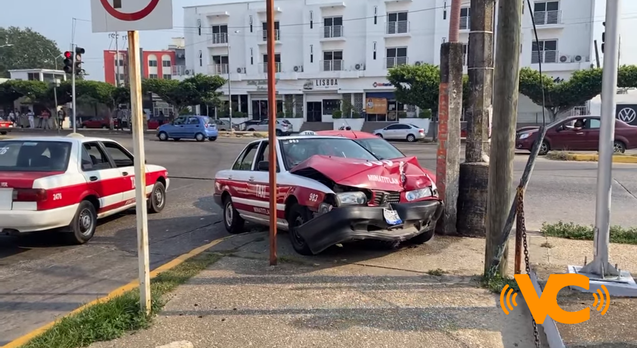 Choque en Minatitlán deja daños materiales severos y copiloto de taxi herido en la mañana de este miércoles Choque en Minatitlán deja daños materiales severos y copiloto de taxi herido en la mañana de este miércoles