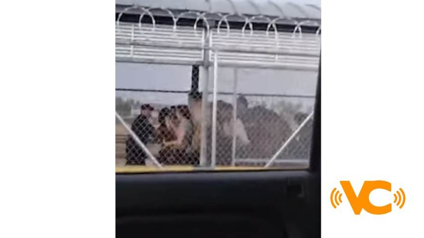 Inmigrantes intentan pasar a la fuerza a territorio de Estados Unidos Inmigrantes intentan pasar a la fuerza a territorio de Estados Unidos