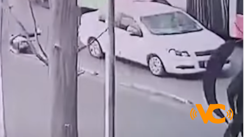 Conductor atropella a un sujeto matándolo en el acto y se da a la fuga.