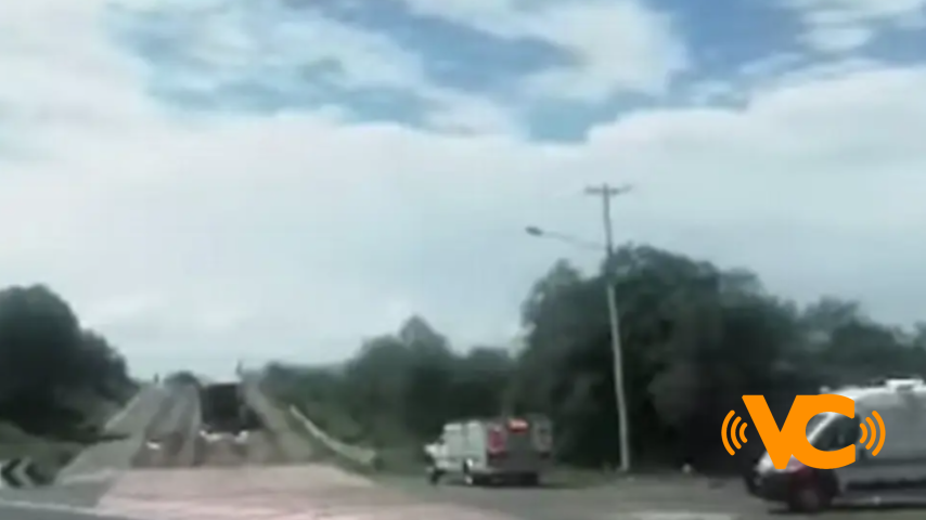 Rapiña en tráiler que se quedó sin frenos en autopista de Veracruz Rapiña en tráiler que se quedó sin frenos en autopista de Veracruz