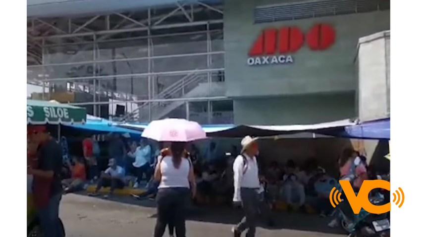 SNTE bloquea congreso local,terminal de autobuses y comercios en Oaxaca. SNTE bloquea congreso local,terminal de autobuses y comercios en Oaxaca.