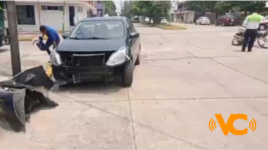 Versa se lleva una moto en coatzacoalcos Versa se lleva una moto en coatzacoalcos