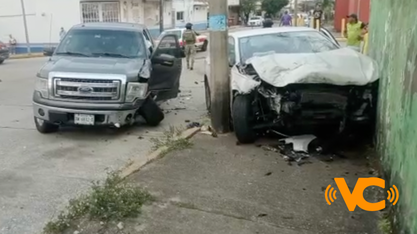Aparatoso choque deja como saldo un lesionado, en Coatzacoalcos Aparatoso choque deja como saldo un lesionado, en Coatzacoalcos