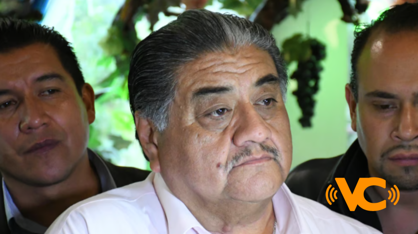 Diputado de Morena revela la razón de la caída de su pantalón en pleno mitín Diputado de Morena revela la razón de la caída de su pantalón en pleno mitín