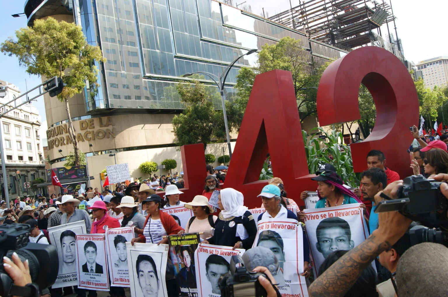Gobierno podría abrir chats y grabaciones interceptadas sobre caso Ayotzinapa antes que EU: AMLO
