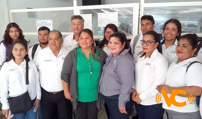 Titular del Registro Público en Minatitlán guió a alumnos de Derecho UPAV para conocer de cerca el Derecho Notarial Titular del Registro Público en Minatitlán guió a alumnos de Derecho UPAV para conocer de cerca el Derecho Notarial