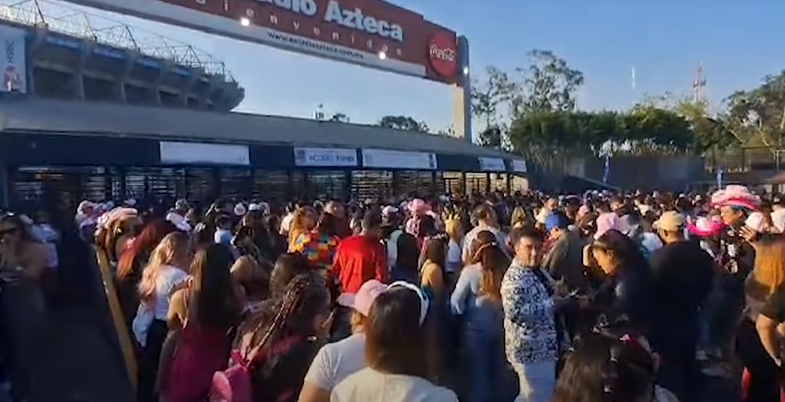 Karol G Electrifica al Estadio Azteca: La Fiebre del Reguetón a 29 Grados