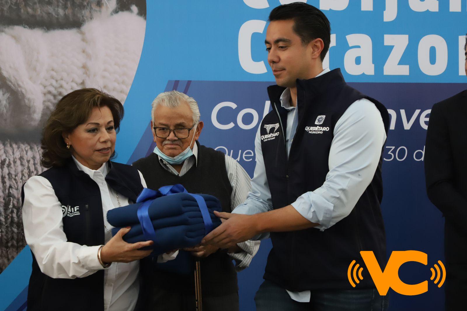 Encabezan Felifer Macías y Adriana Olvera de Macías el inicio de la colecta invernal 2024 “Cobijando Corazones” Encabezan Felifer Macías y Adriana Olvera de Macías el inicio de la colecta invernal 2024 “Cobijando Corazones”