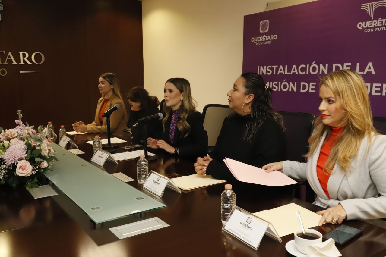 Imagen de Instalan la Comisión de la Mujer para fortalecer la igualdad y el empoderamiento femenino 13