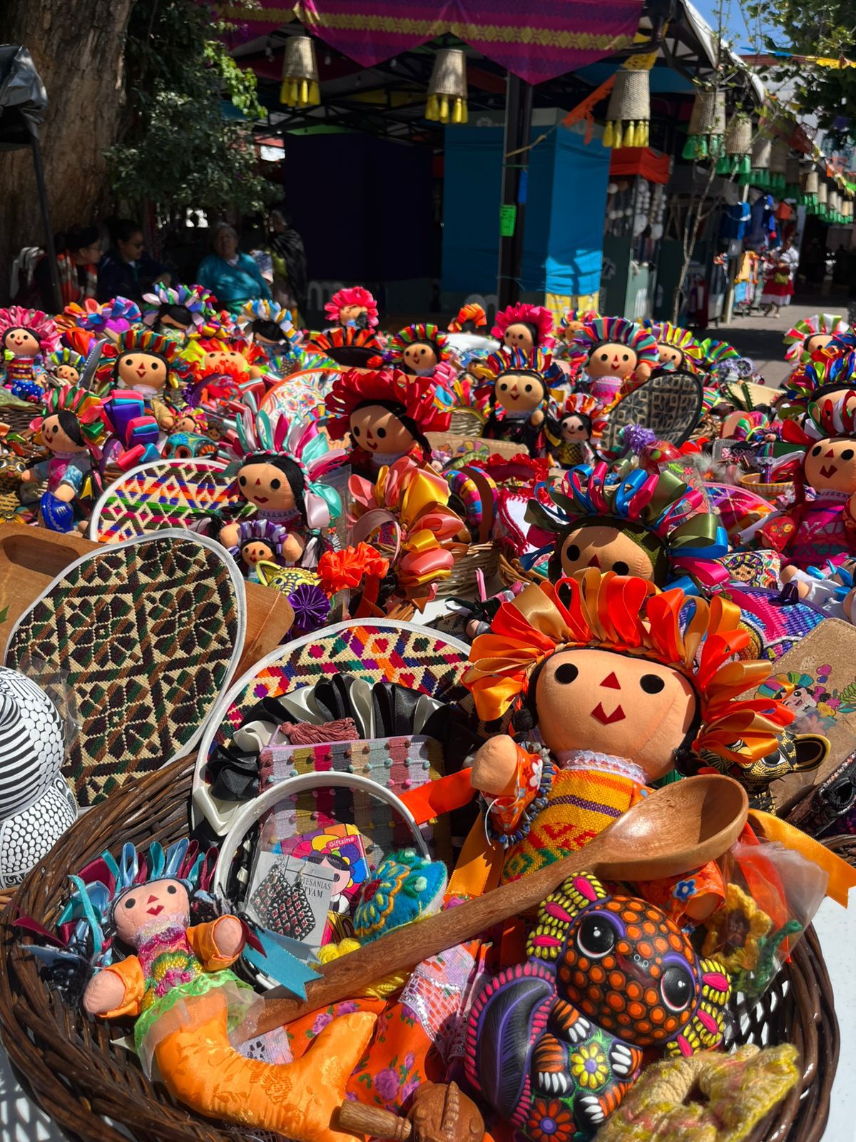 Imagen de El Mercado Artesanal en Querétaro celebra el Día de Muertos con arte, cultura y tradición 16