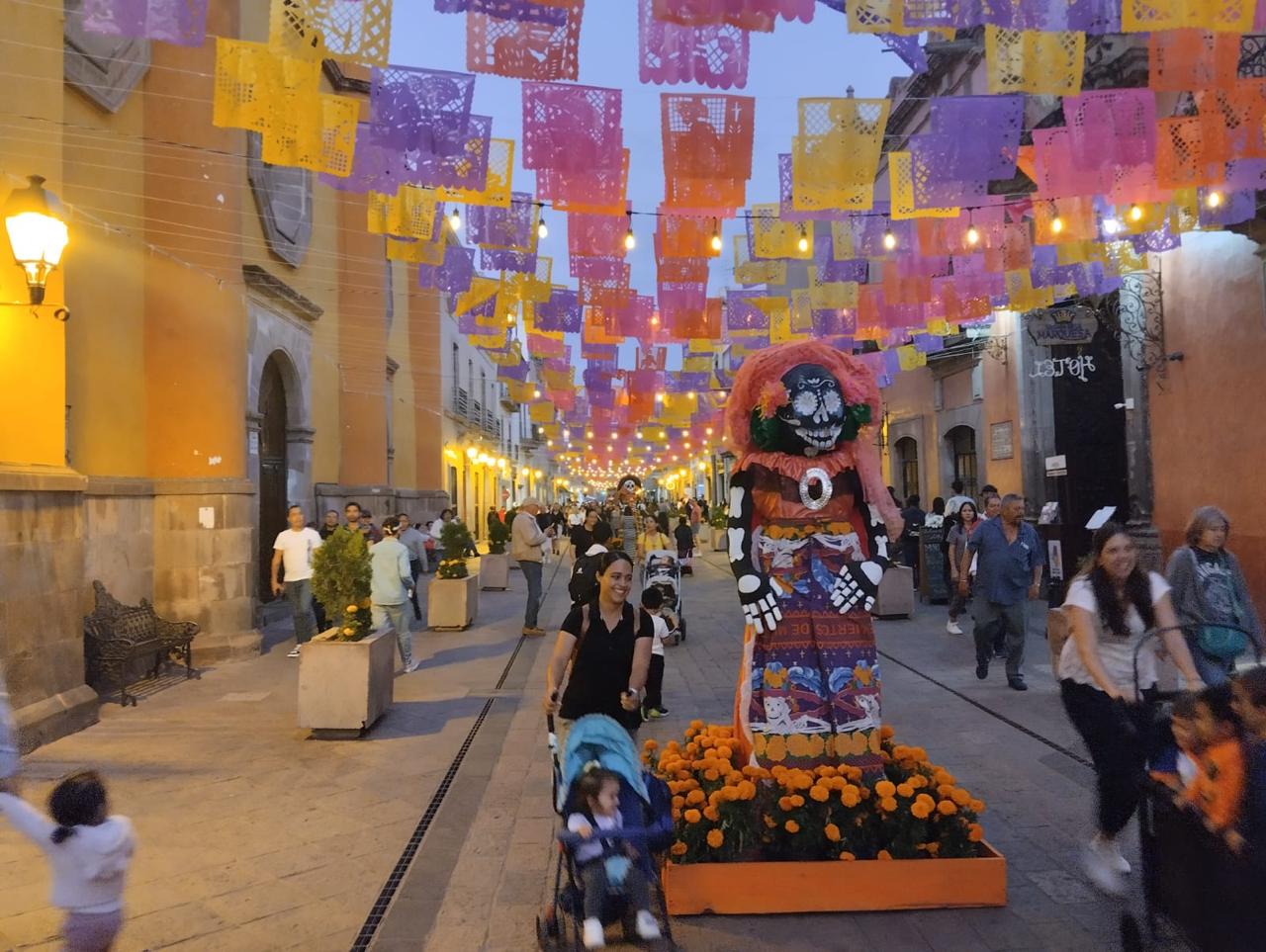 Imagen de Secretaría de Turismo de Querétaro rinde homenaje a policías caídos con altar monumental 7