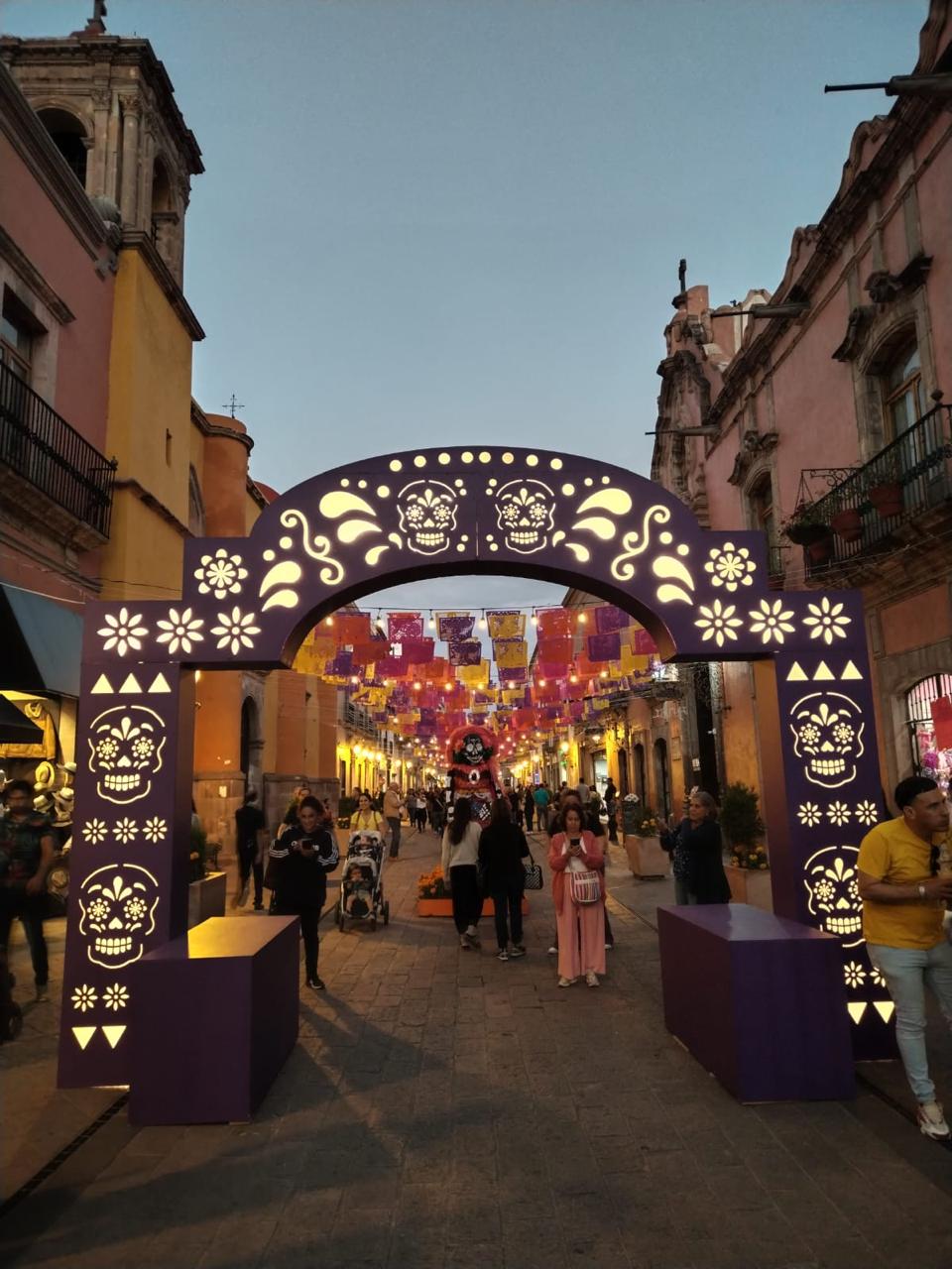Imagen de Secretaría de Turismo de Querétaro rinde homenaje a policías caídos con altar monumental 6
