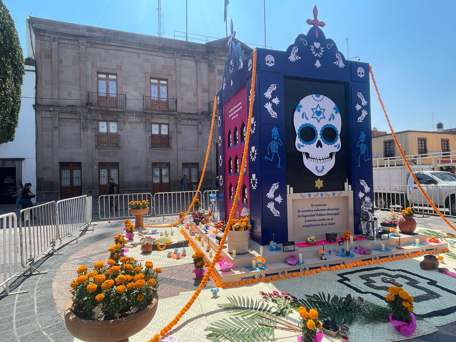 Imagen de Secretaría de Turismo de Querétaro rinde homenaje a policías caídos con altar monumental 5