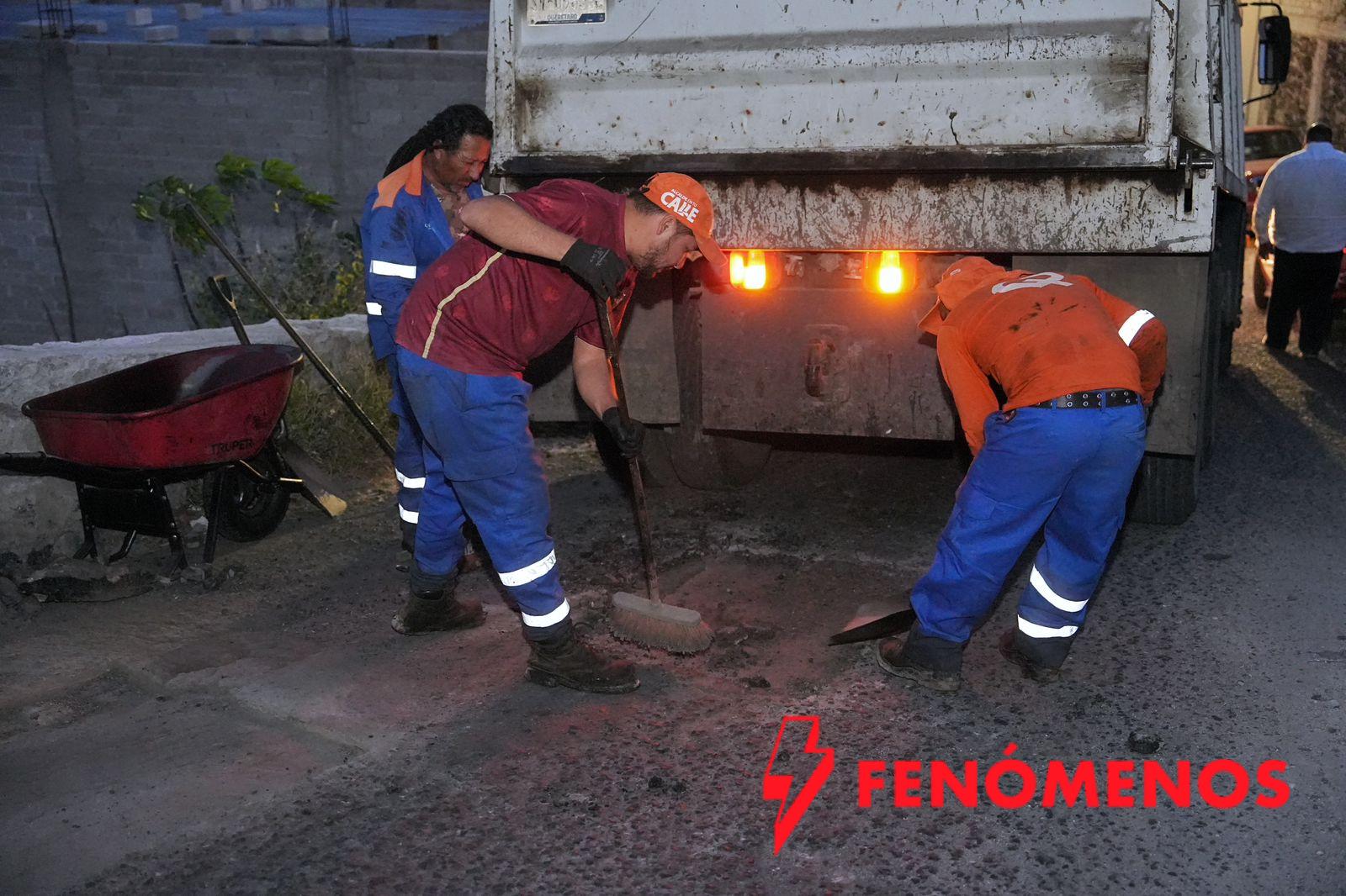 Acompaña Felifer jornada de bacheo nocturno en Bolaños Acompaña Felifer jornada de bacheo nocturno en Bolaños