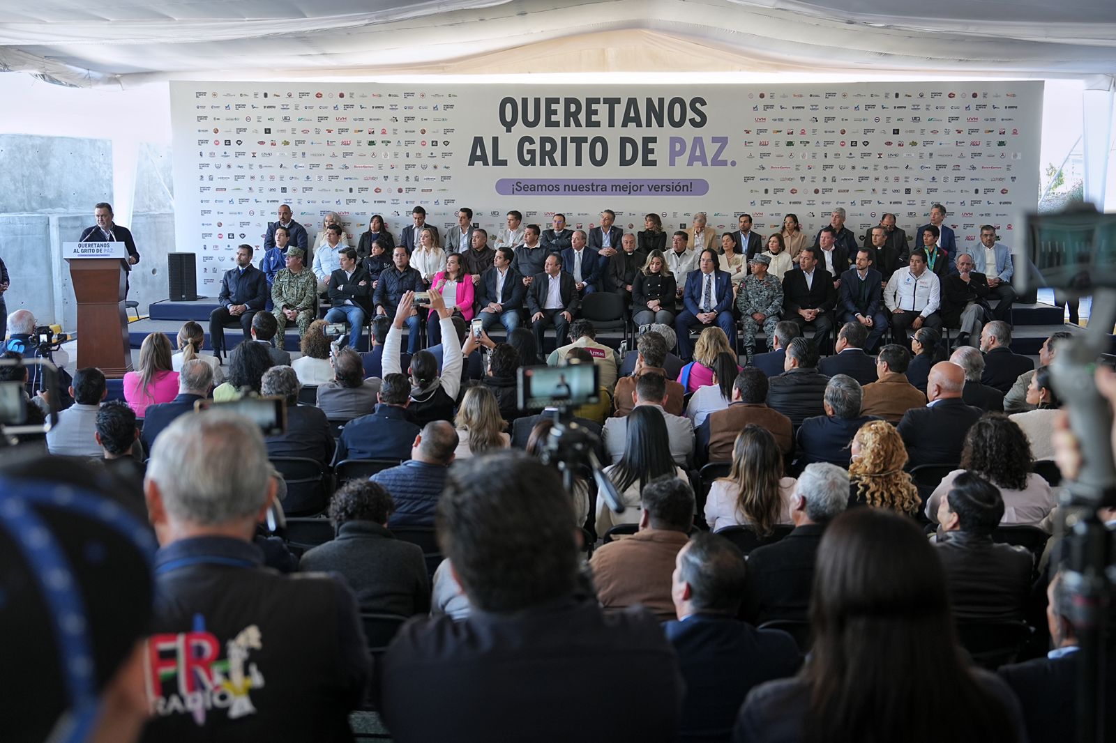 Imagen de Acompaña Felifer Macías al Gobernador en el lanzamiento de Queretanos al Grito de Paz 2