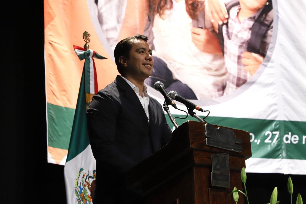 Imagen de WhatsApp 2024-11-28 a las 12.15.29_405b2a09 Imagen de El compromiso de las y los maestros fortalece la paz y tranquilidad en Querétaro: Felifer Macías 17