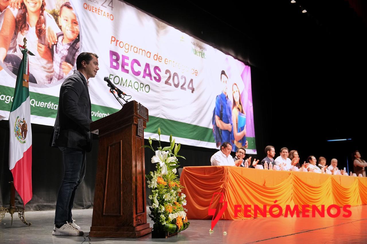 Imagen de WhatsApp 2024-11-28 a las 12.15.29_4f8a343e Imagen de El compromiso de las y los maestros fortalece la paz y tranquilidad en Querétaro: Felifer Macías 14