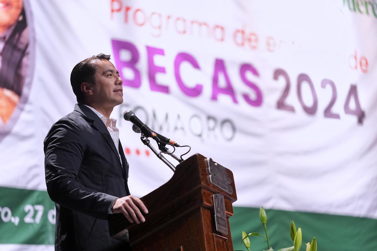 Imagen de WhatsApp 2024-11-28 a las 12.15.29_fad11de4 Imagen de El compromiso de las y los maestros fortalece la paz y tranquilidad en Querétaro: Felifer Macías 19