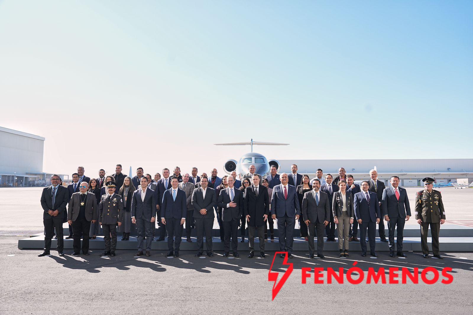 Acompaña Felifer Macías al Gobernador en el 20 aniversario del Aeropuerto Internacional de Querétaro Acompaña Felifer Macías al Gobernador en el 20 aniversario del Aeropuerto Internacional de Querétaro
