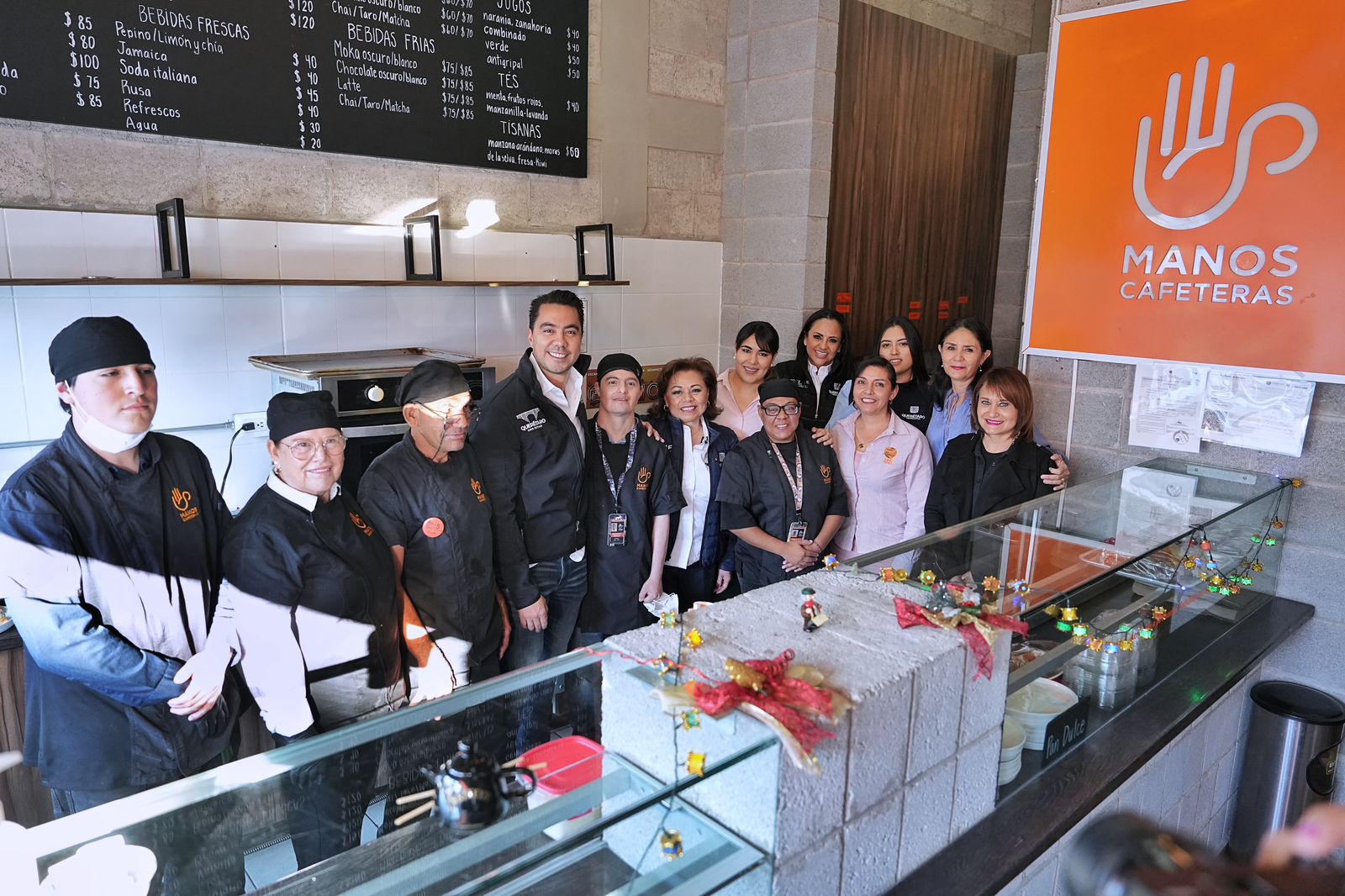 Imagen de Convive Felifer Macías con trabajadores de “Manos Cafeteras” 7