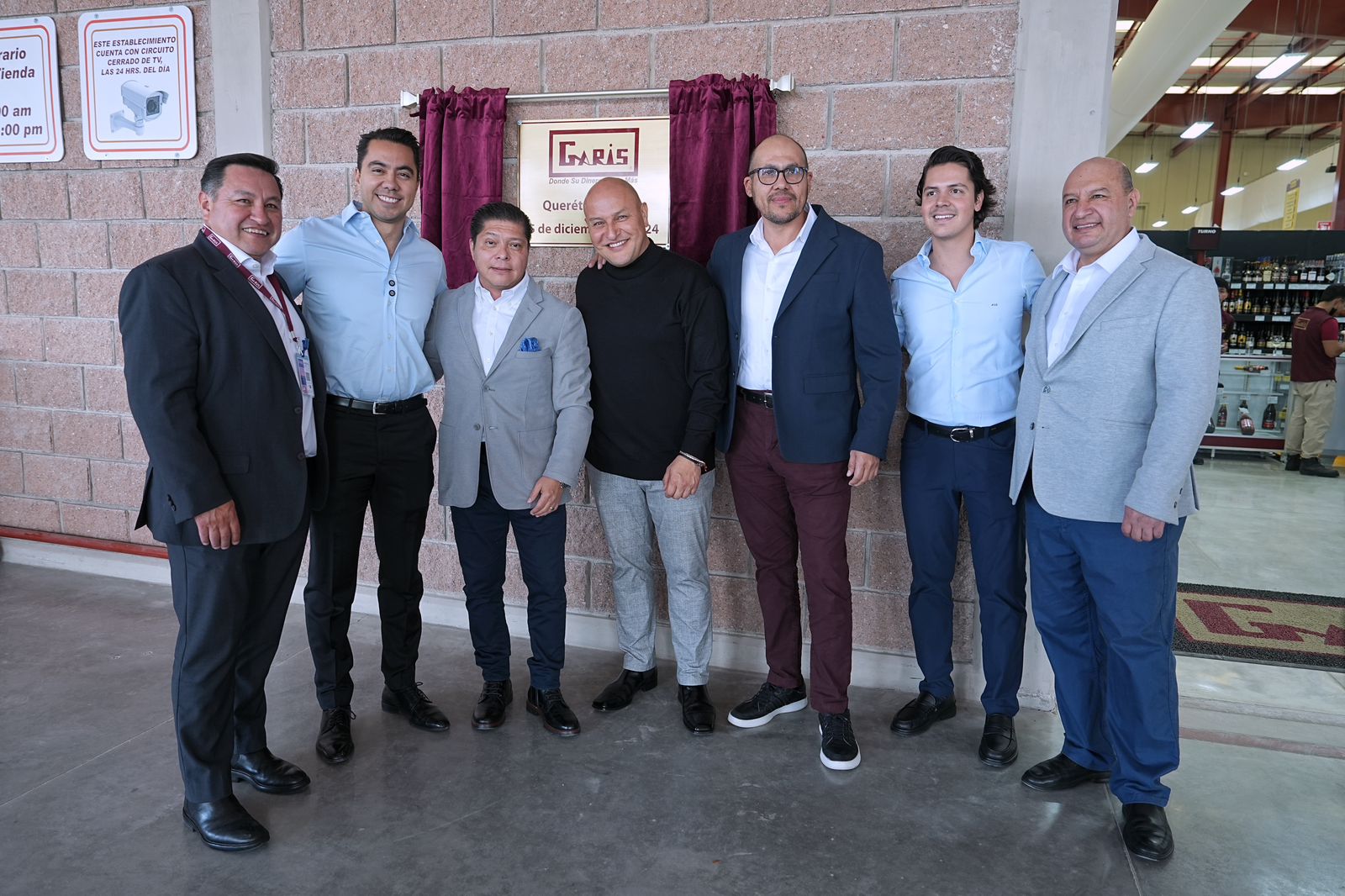 Imagen de Asiste Felifer Macías a la inauguración de la tienda Garis sucursal Hípico 14