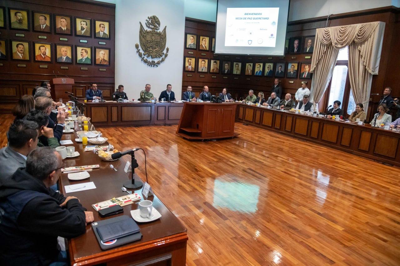 Imagen de Reafirma Felifer Macías el compromiso con la paz en Querétaro 3