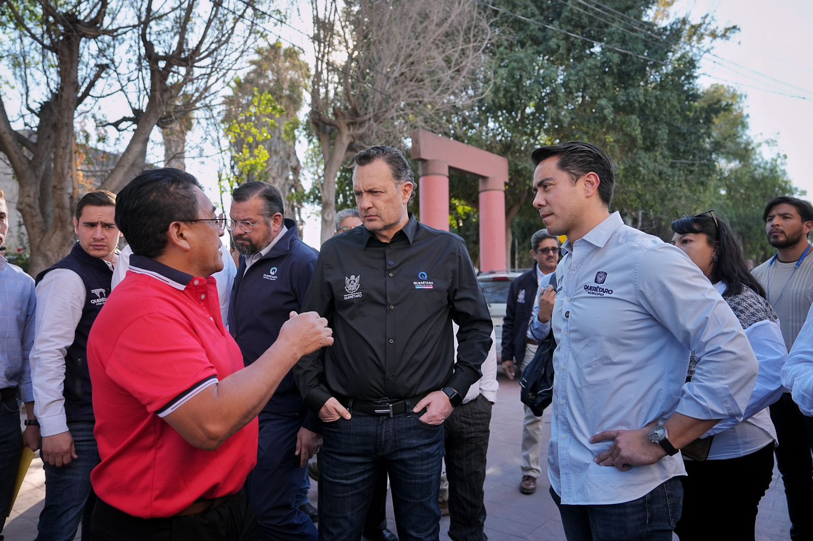 Imagen de Asiste Felifer Macías a la entrega de calles renovadas en La Obrera 15