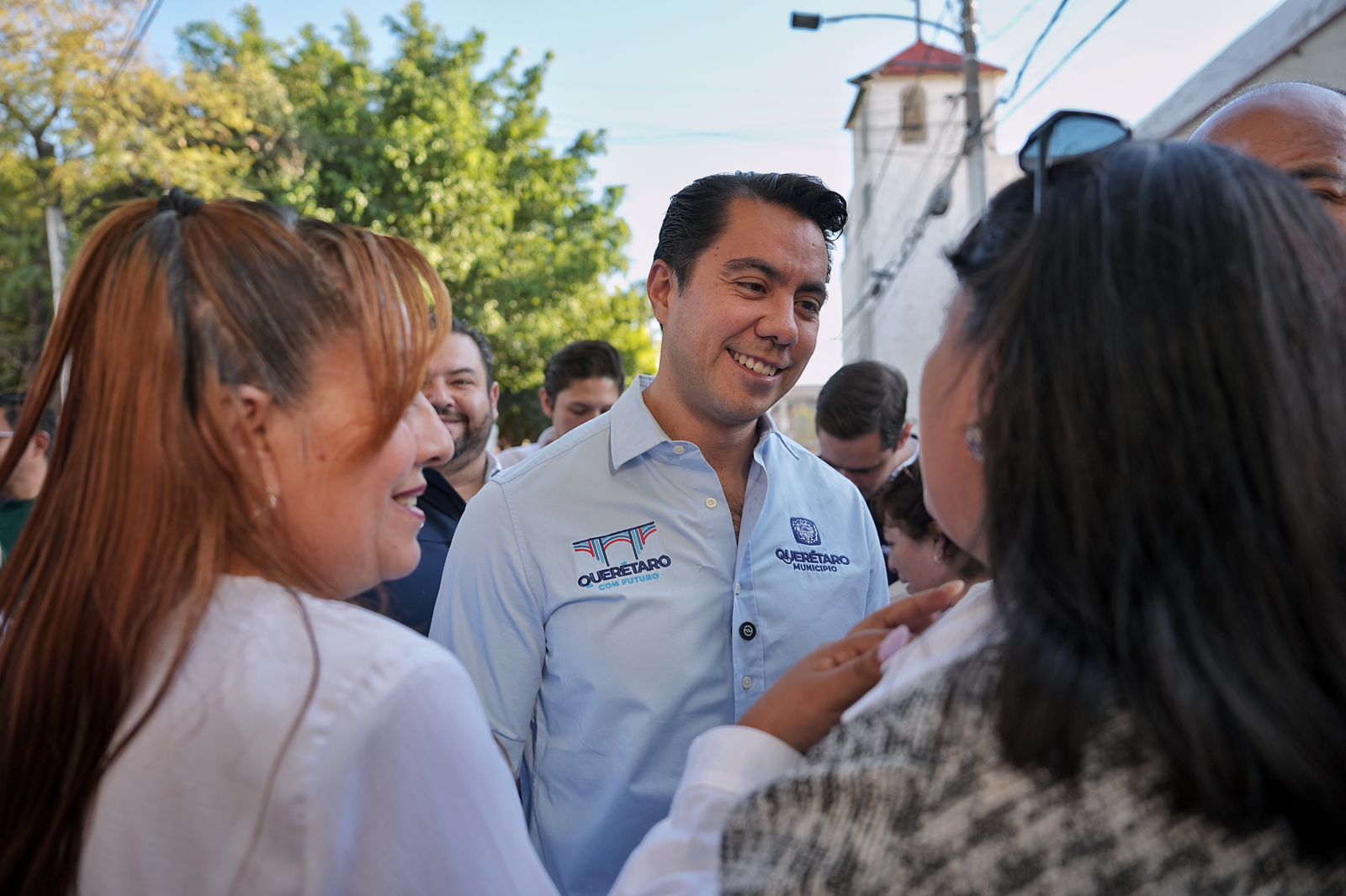 Imagen de Asiste Felifer Macías a la entrega de calles renovadas en La Obrera 16