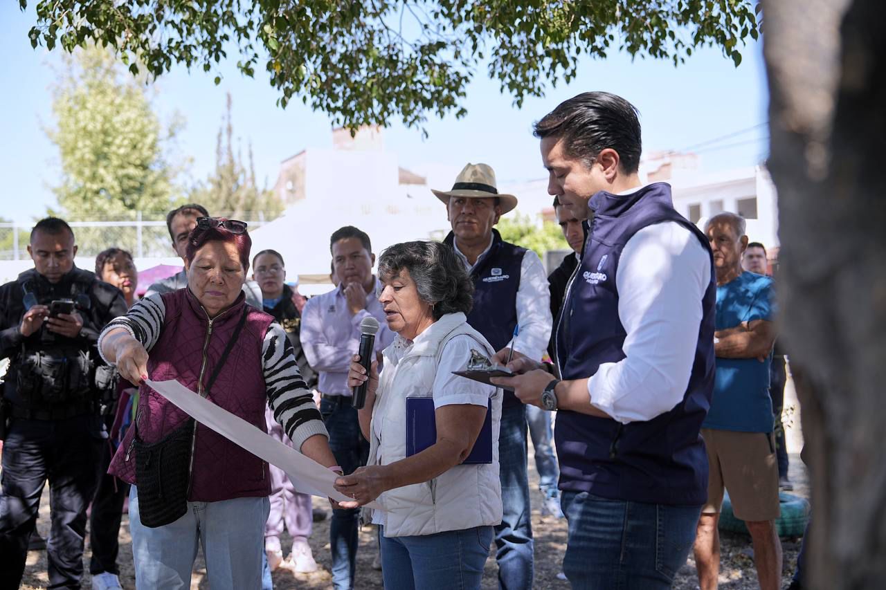 Imagen de Recorre Felifer Macías la colonia Insurgentes para escuchar y atender las necesidades de los vecinos 19