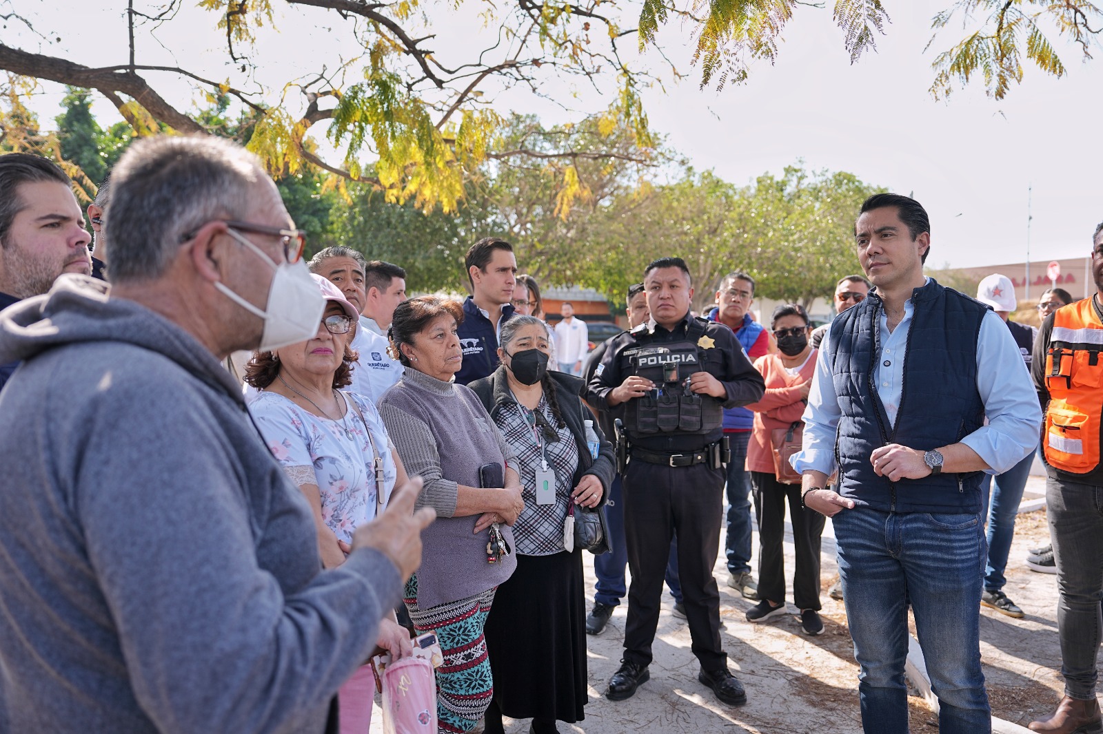 Imagen de Lleva Felifer Macías el programa Alcalde en Acción a la colonia Lázaro Cárdenas para mejorar seguridad, movilidad y mantenimiento urbano 3