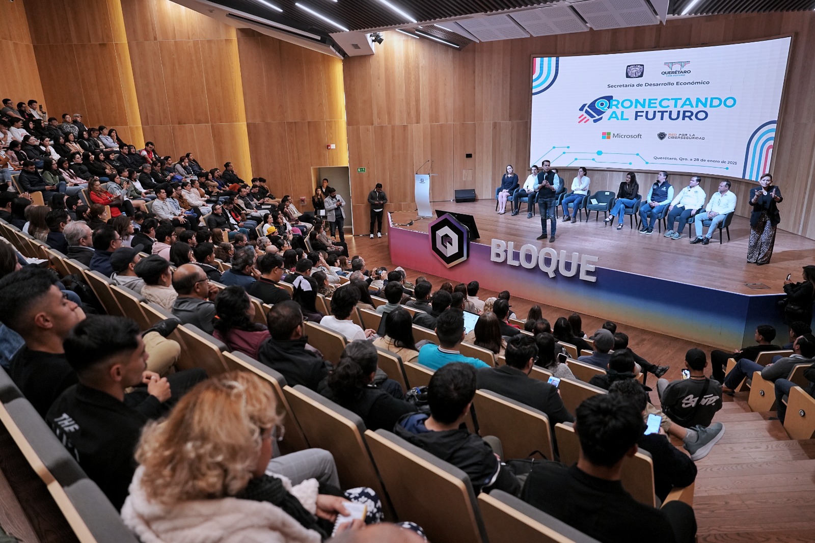 Imagen de En 100 días hemos fortalecido el emprendimiento en Querétaro: Felifer Macías 4