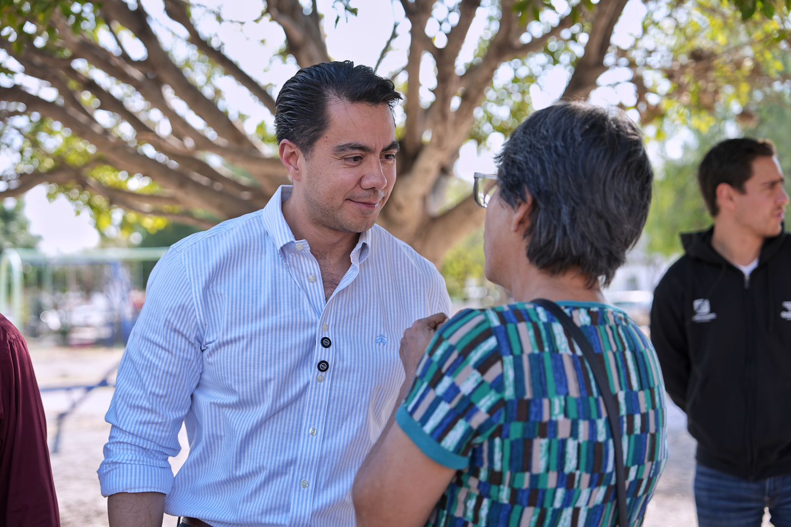 Imagen de Dialoga Felifer Macías con habitantes de la colonia Lomas del Marqués 5