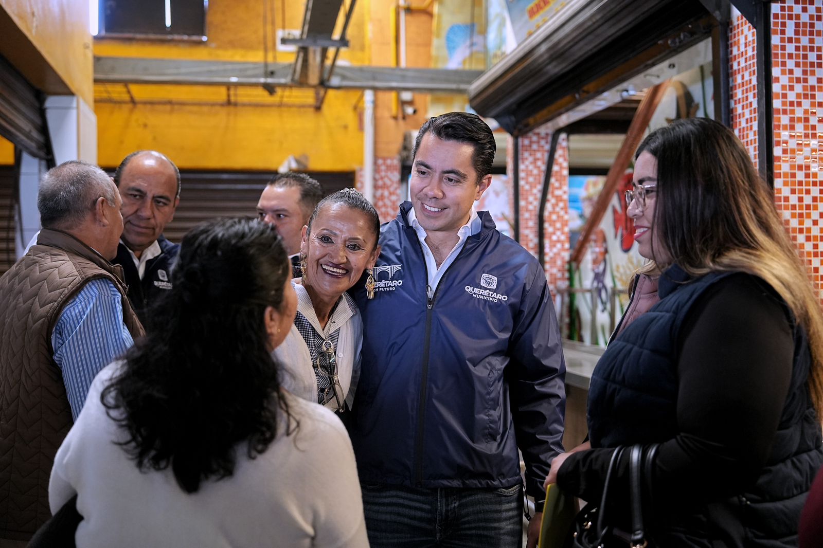 Imagen de Recorre Felifer Macías el Mercado “Los Sauces” 11