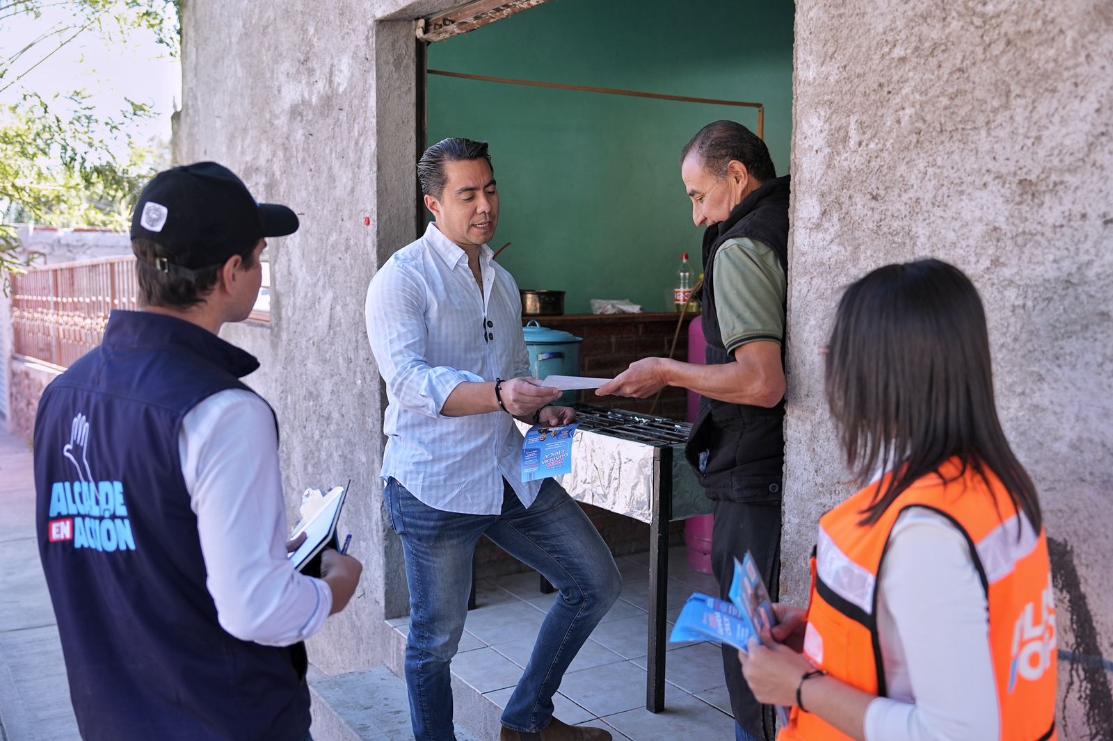 Imagen de Encabeza Felifer Macías mega recorrido ciudadano en la delegación Felipe Carrillo Puerto 8