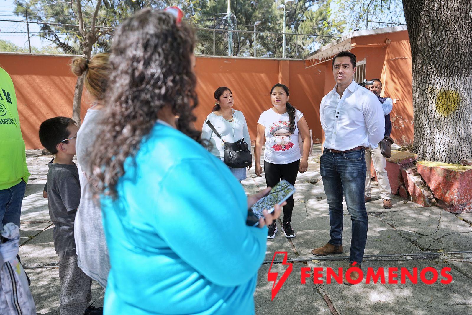 Visita Felifer Macías el Jardín de niños “Juan Escutia”.