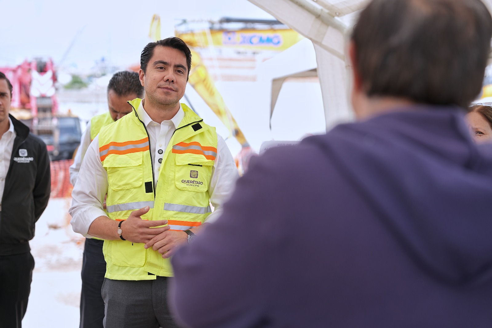 Imagen de Supervisa Felifer Macías obra de la calle Jardineros, en la colonia Peñuelas 5