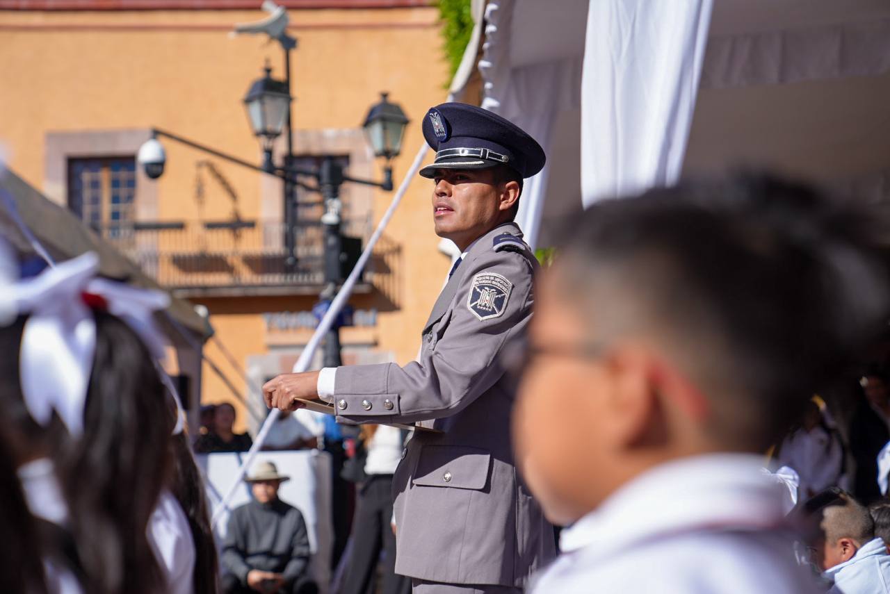 Imagen de Asiste Felifer Macías al evento Protegiendo el Futuro: Unidos por nuestras niñas niños y adolescentes 6