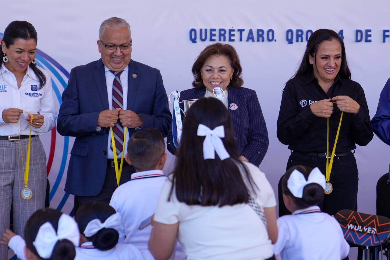 Imagen de Asiste Felifer Macías al evento Protegiendo el Futuro: Unidos por nuestras niñas niños y adolescentes 2
