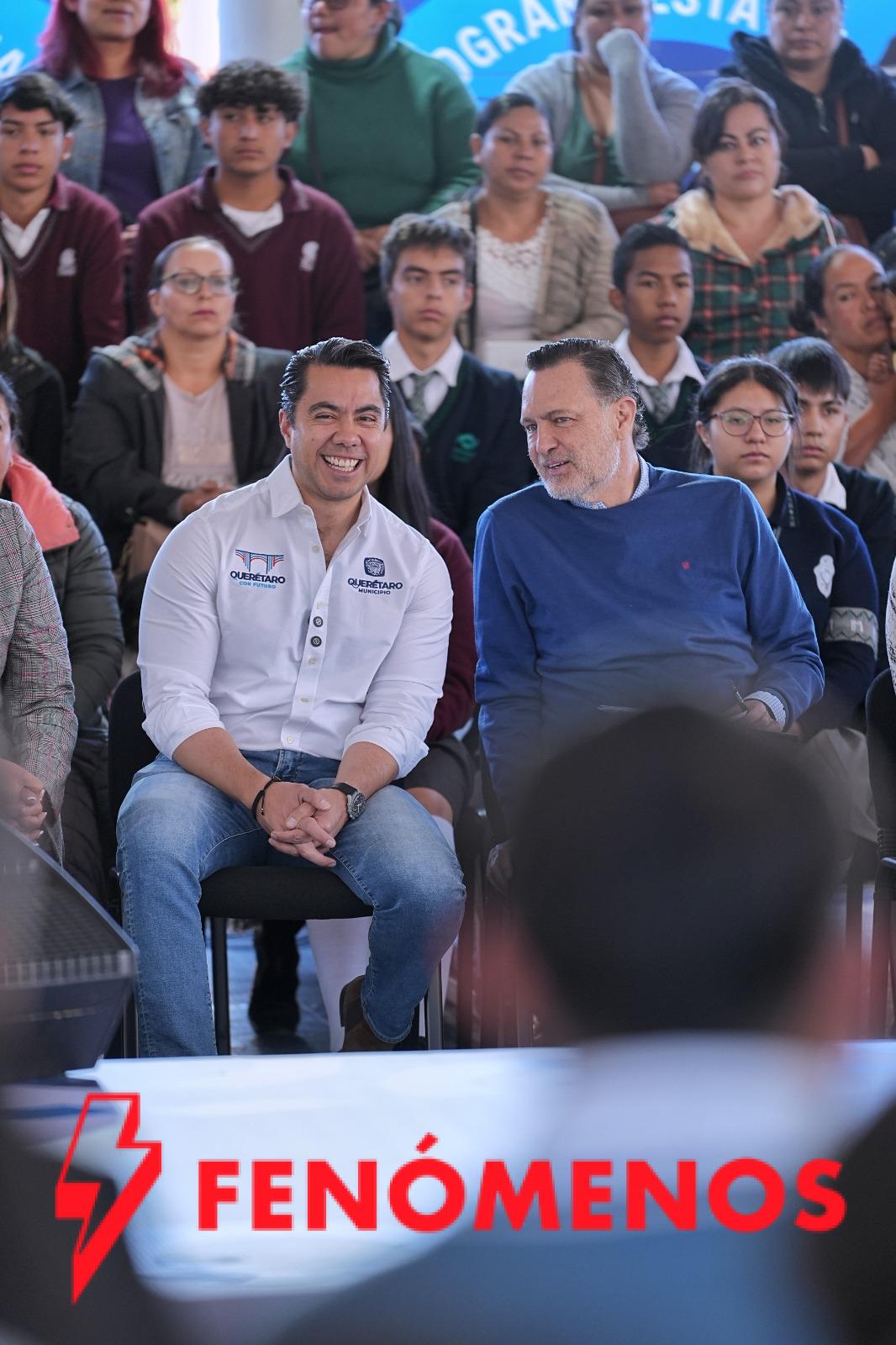 Acompaña Felifer Macías al Gobernador en la entrega de transporte escolar Acompaña Felifer Macías al Gobernador en la entrega de transporte escolar