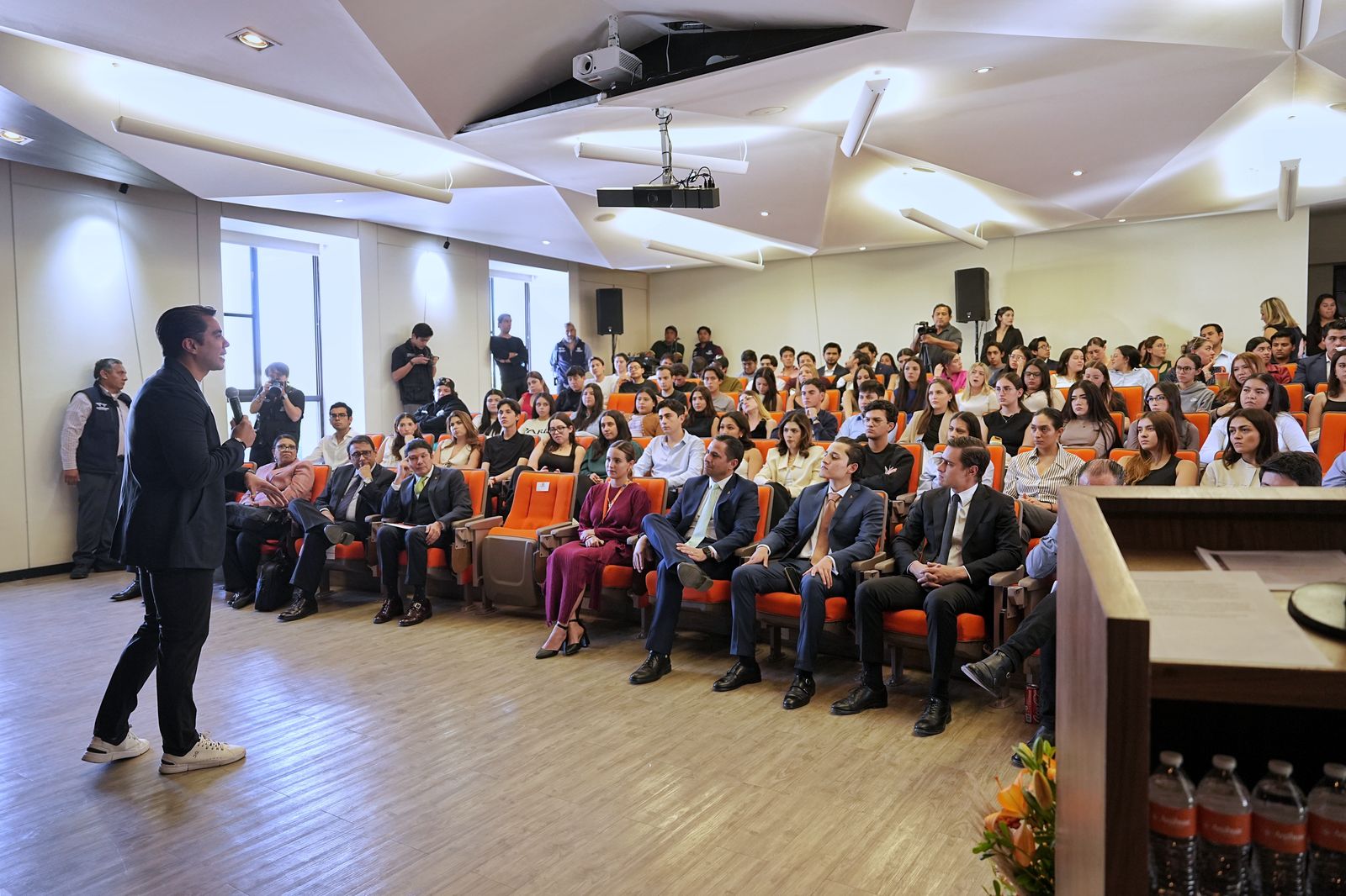 Imagen de Ofrece Felifer Macias ponencia en la Segunda Semana de Derecho de la Universidad Anahuac 2