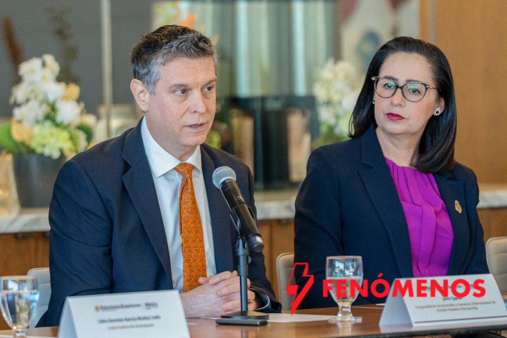 Se reúne Gobernadora con la comunidad migrante en Houston y promueve a Guanajuato con inversionistas de los sectores turístico, energético, automotriz y aeroespacial Se reúne Gobernadora con la comunidad migrante en Houston y promueve a Guanajuato con inversionistas de los sectores turístico, energético, automotriz y aeroespacial